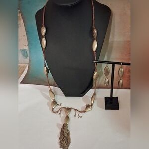 Elegant Gold Jewelry Set with Tassel